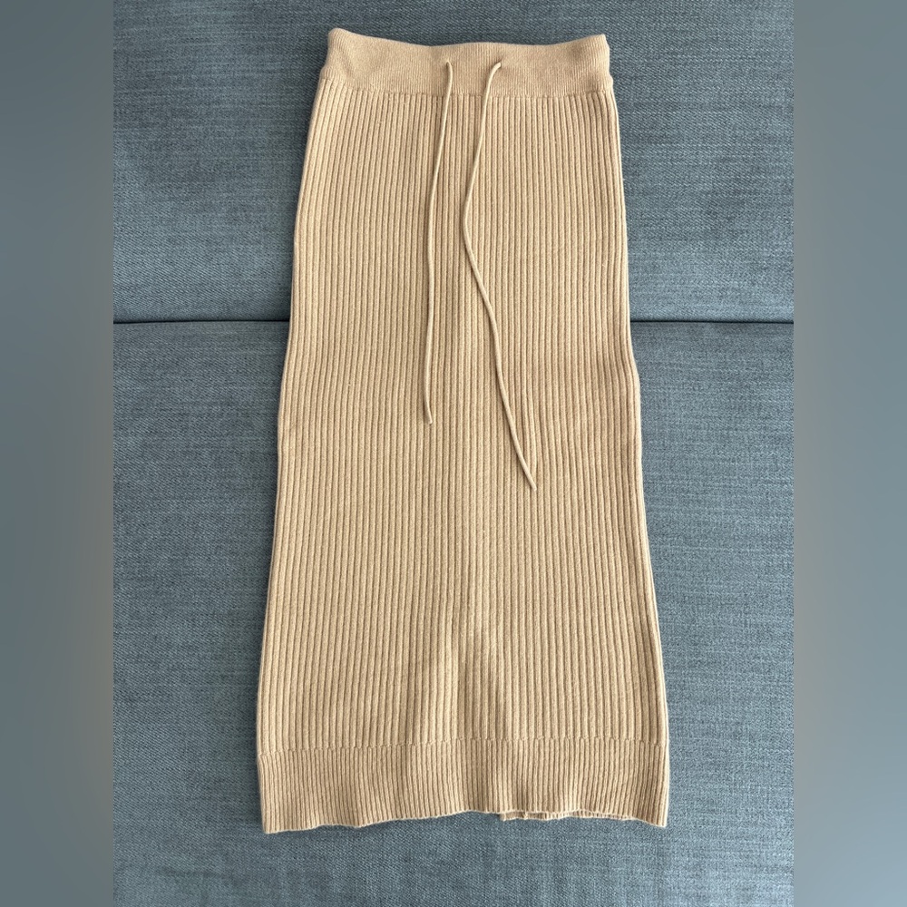 Elegant Tan Ribbed Skirt 100% cashmere sz M